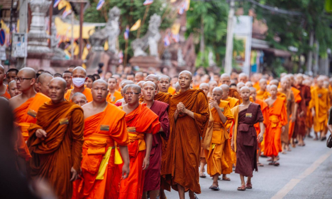 泰国佛教和中国佛教有什么区别？大乘佛教与小乘佛教解释！