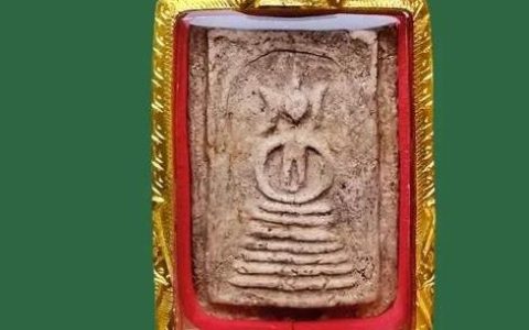 泰国佛牌之王阿赞多—瓦杰猜优寺庙六层塔崇迪